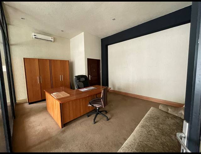3,965M² INVESTMENT FOR SALE IN HOUGHTON ESTATE